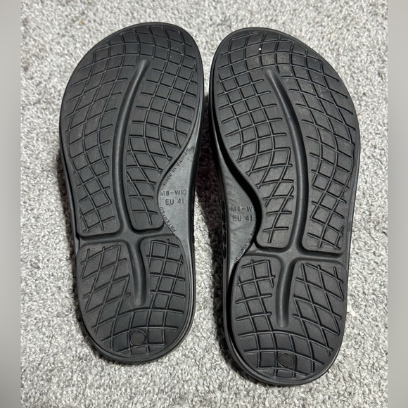 OOFOS Pink Camo Women's Slides Size 10 - Picture 8 of 9